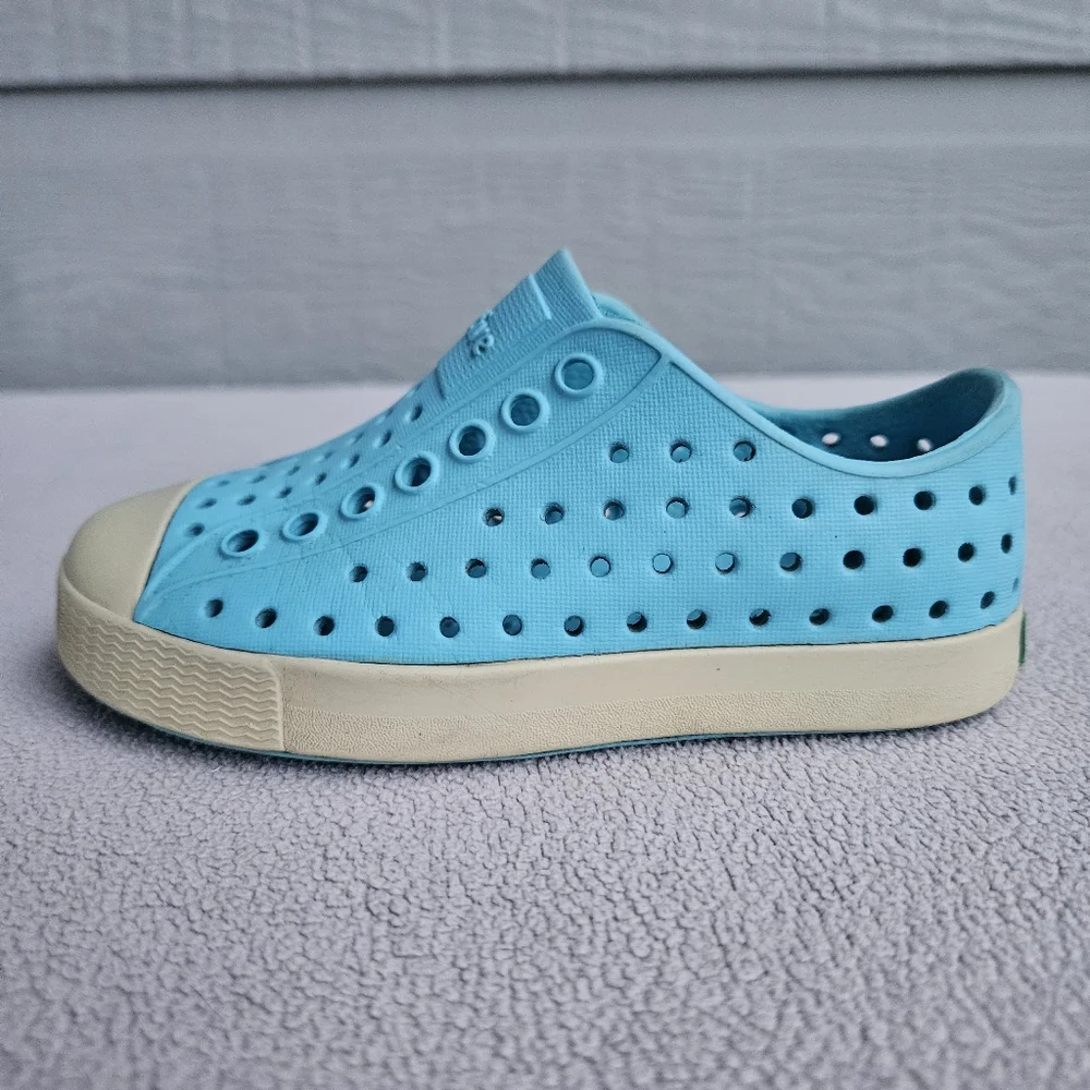 Native Jefferson Toddler SZ C8 Blue Bone Slip-On Water Shoes Unisex